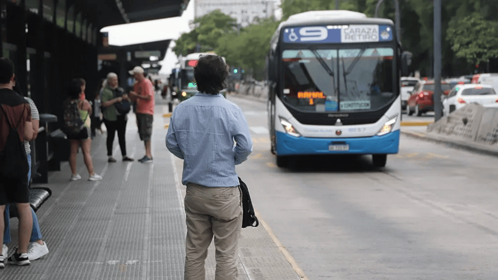 Las tarifas de transporte público van a aumentar todos los meses con la inflación.