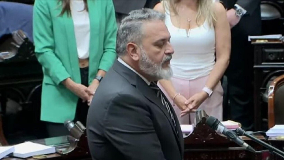 Ernesto Nader Ali al momento de jurar como legislador (Diputados TV).