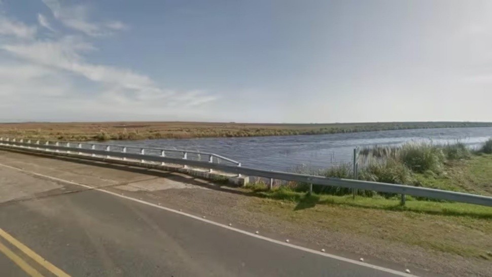 Cinco personas murieron luego de que un auto cayera desde un puente ubicado en la Ruta 11.