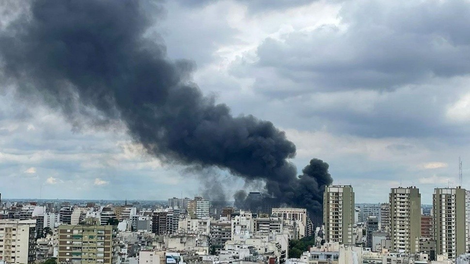 Edesur ya habría detectado qué pasó en la subestación que se prendió fuego en Caballito (Twitter).