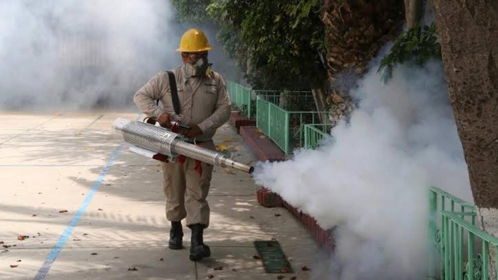 La fumigación es una de las medidas de prevención frente al mosquito (Archivo).