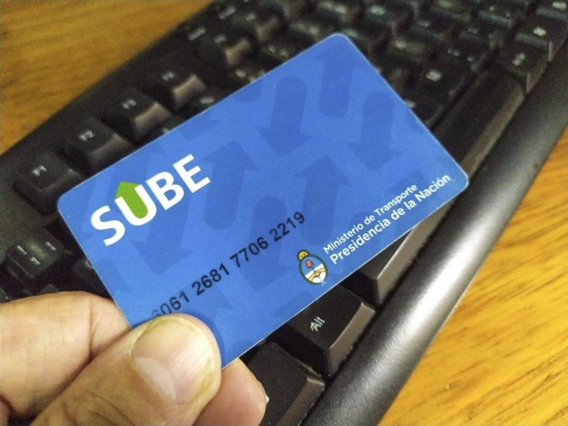 A partir de abril, quienes no tengan su tarjeta   <a href='https://www.cronica.com.ar/tags/SUBE'>SUBE</a> registrada deberán pagar $430 el boleto mínimo del colectivo y $260 en trenes.