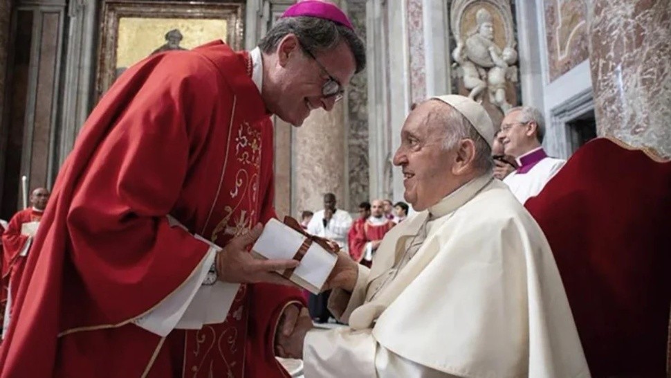 El monseñor García Cuerva es muy cercano al Papa Francisco.