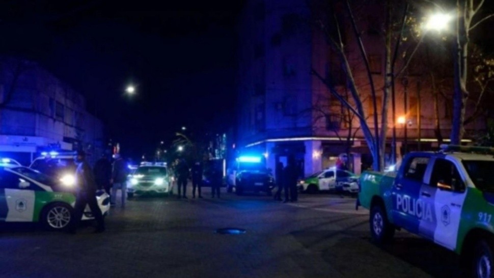 Los efectivos policiales se apersonaron en el escenario de la tragedia.