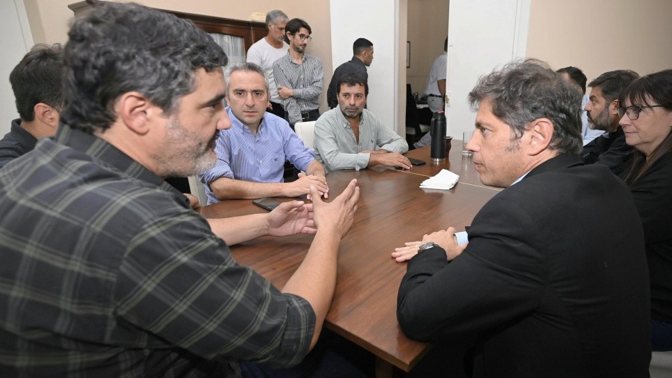 Axel Kicillof visitó zonas afectadas por el temporal.