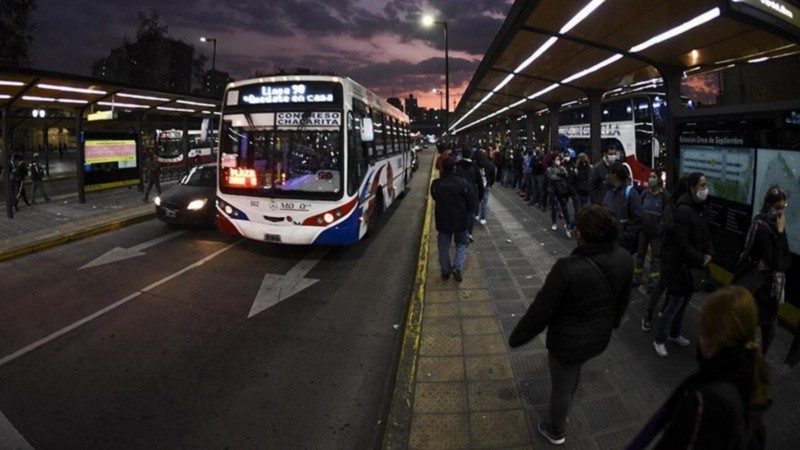  Las cámaras empresariales del AMBA advirtieron sobre una reducción en la frecuencia de los servicios, especialmente durante la noche y los fines de semana 