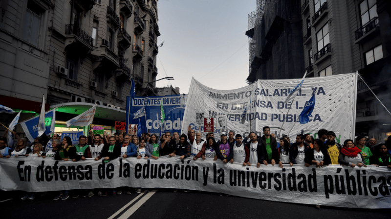 Marcha universitaria en abril