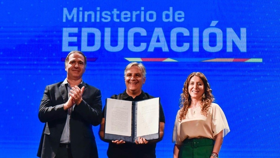 El gobernador de la provincia de Córdoba, Martín Llaryora, apoyó la marcha Universitaria (X).