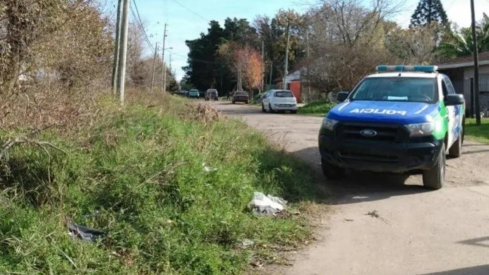 Los efectivos policiales intentaban localizar a los autores del asesinato.