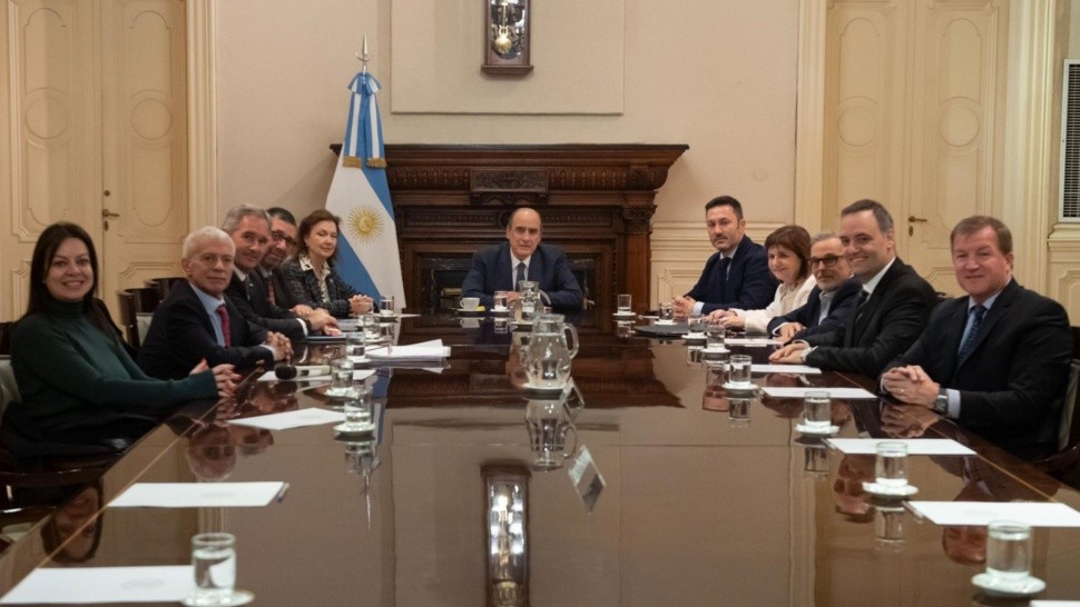 Guillermo Francos en su primera reunión de Gabinete (X/GAFrancosOk).