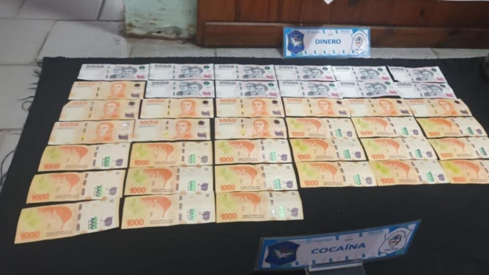 Parte del dinero que fue secuestrado por los investigadores policiales.