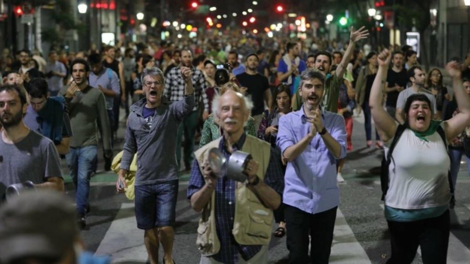 El cacerolazo en contra de la Ley Bases.