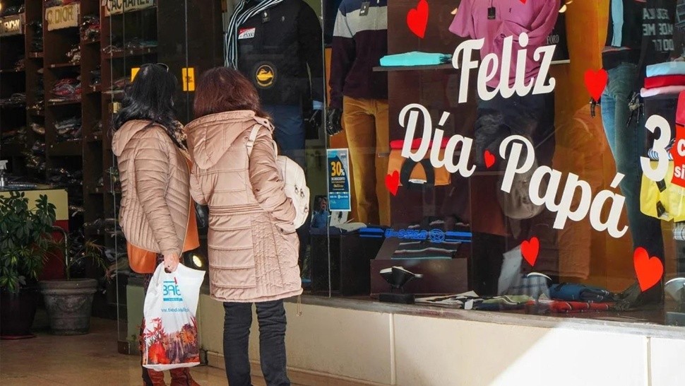 Para el Día del Padre, la indumentaria es lo que más se regala.