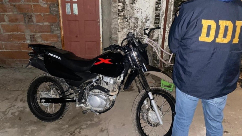 Esta es la motocicleta que fue hallada por los investigadores policiales.