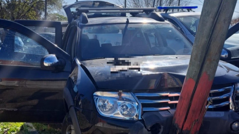 Así finalizó colisionada la camioneta en la que escapaba el delincuente.