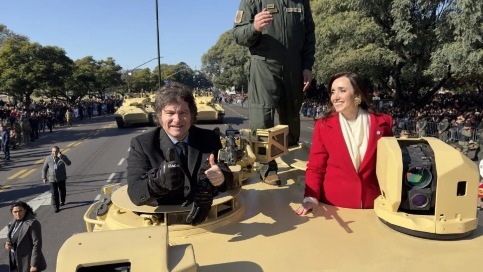 Desfile militar por el 9 de Julio: así Javier Milei y Victoria Villarruel se subieron a un tanque