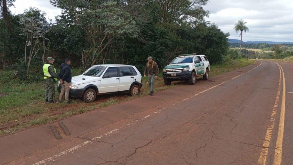 Viajaba en su auto con 151 kilos de marihuana como acompañante: intentó huir de control de rutina y así lo capturaron.