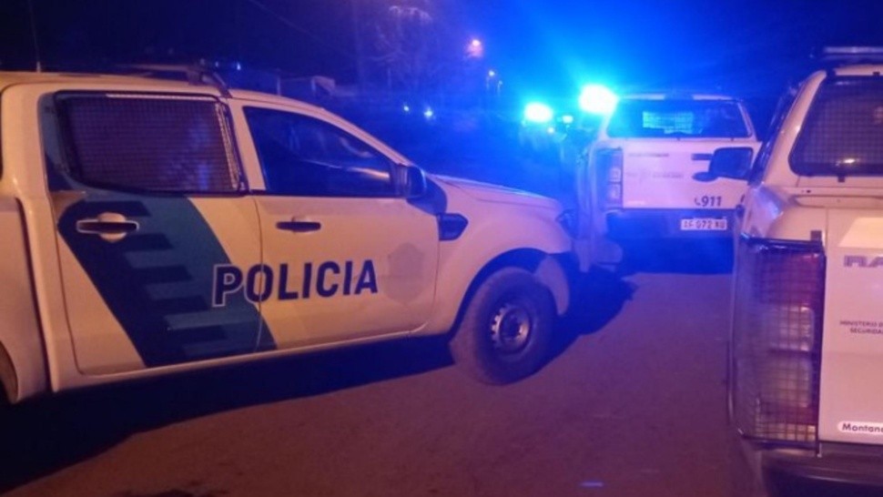 Los efectivos policiales tratan de localizar a los autores del ataque.