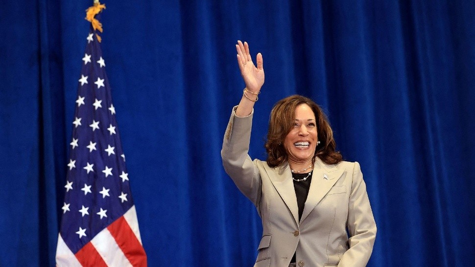 Kamala Harris cuenta con el apoyo del ex presidente Bill Clinton y su esposa Hillary.