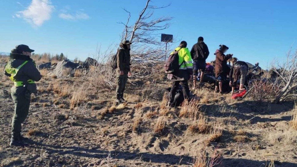 ¡Re locos! Así expulsaron a tres ciudadanos chilenos que intentaron entrar al país con marihuana.