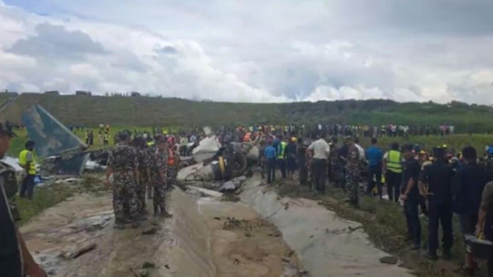 El avión se estrelló apenas despegó del aeropuerto de Nepal (Nepal TV).