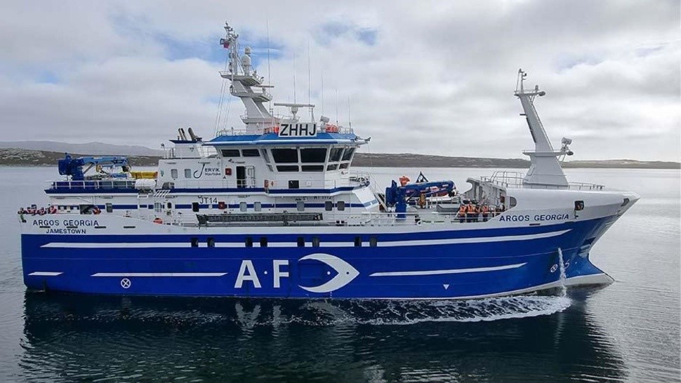 Suspenden la búsqueda de sobrevivientes del naufragio en Malvinas debido al mal tiempo.