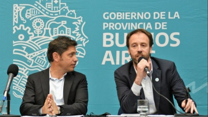 Kicillof junto al ministro de   <a href='https://www.cronica.com.ar/tags/Economía'>Economía</a> bonaerense, Pablo López.