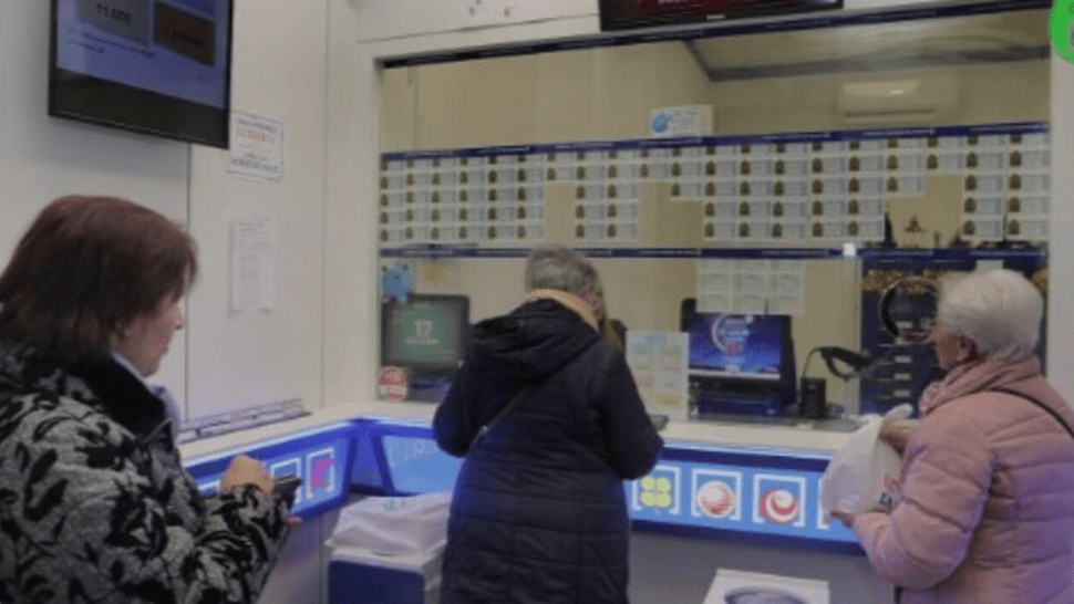 Ganó una fortuna en la Quiniela y rompió en llanto cuando fue a cobrar el premio: recordó a alguien que la ayudó “desde el más allá”