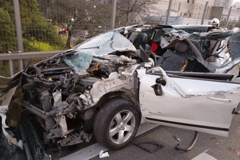 Así quedó el auto tras el impacto 