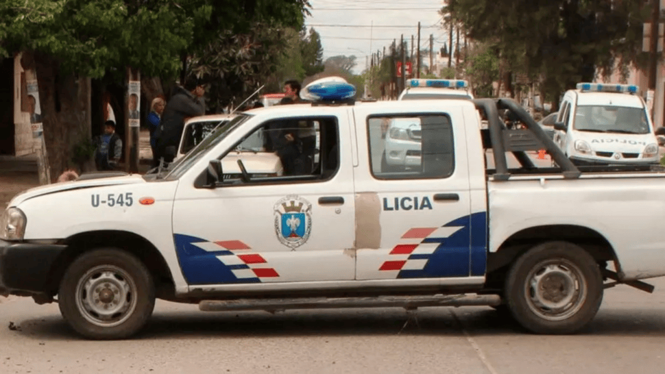 La policía secuestró las plantas de marihuana y detuvo al joven que amenazó a su padre.