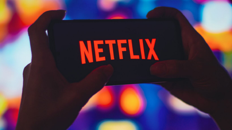  La rebaja en el Impuesto País no afectará a los servicios de streaming como   <a href='https://www.cronica.com.ar/tags/Netflix'>Netflix</a> o   <a href='https://www.cronica.com.ar/tags/Spotify'>Spotify</a>, donde la alícuota seguirá siendo del 8%.