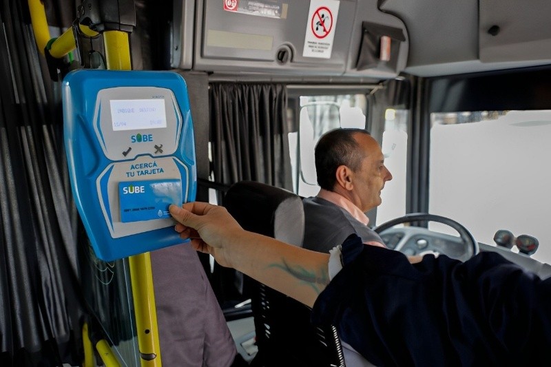 Caputo señaló que CABA y Provincia poseen fondos suficientes para solventar los subsidios del transporte. 