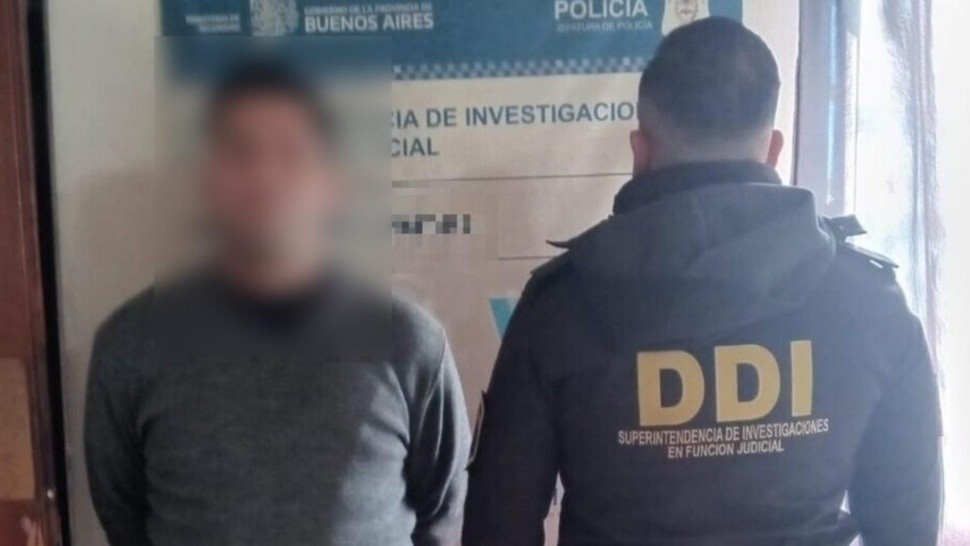 Este es el sujeto que fue capturado por los investigadores policiales.