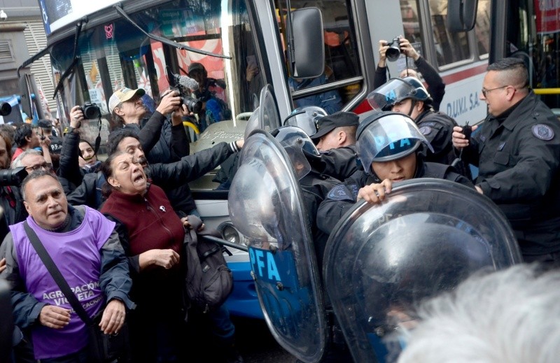 Los jubilados fueron reprimidos por la Policía en la última movilización (Crónica / Fernando Pérez Ré). 