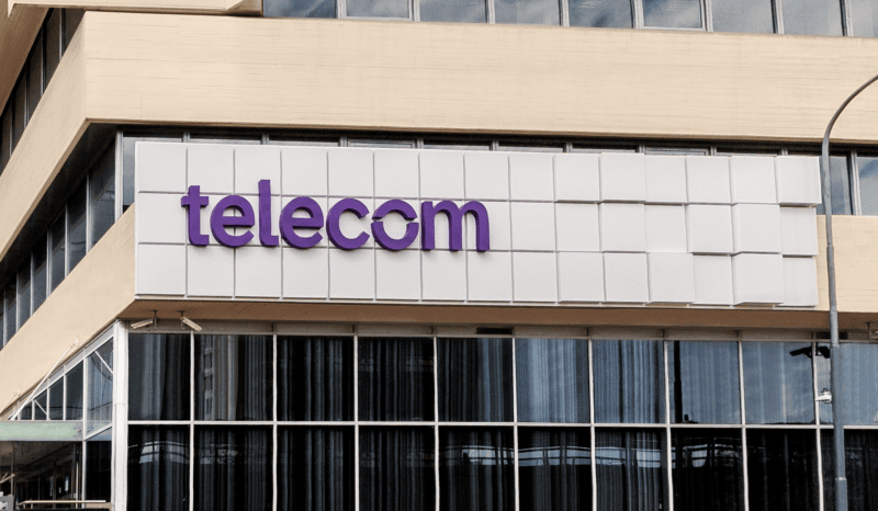 Telecom busca empleados para diferentes areas. 