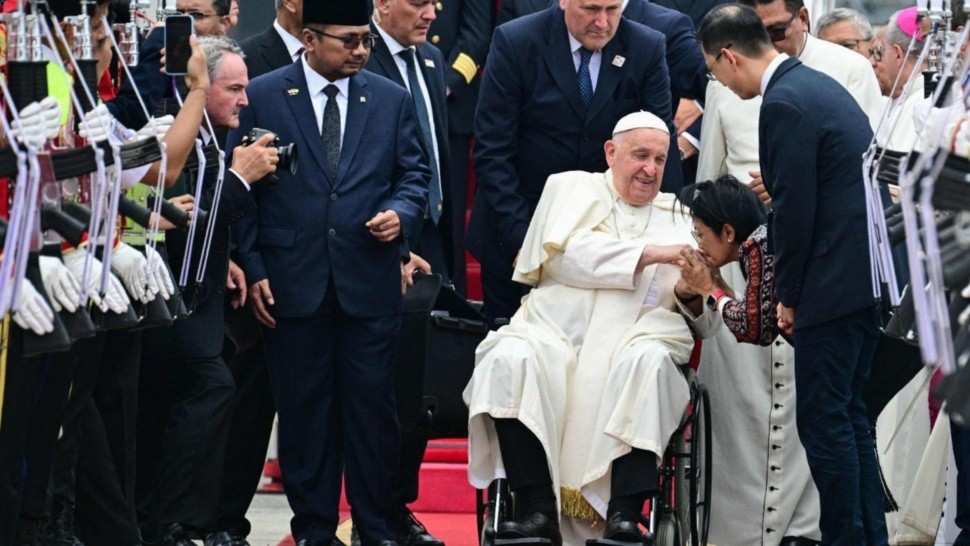 El papa Francisco en su llegada a la ciudad de Yakarta (Vatican News).