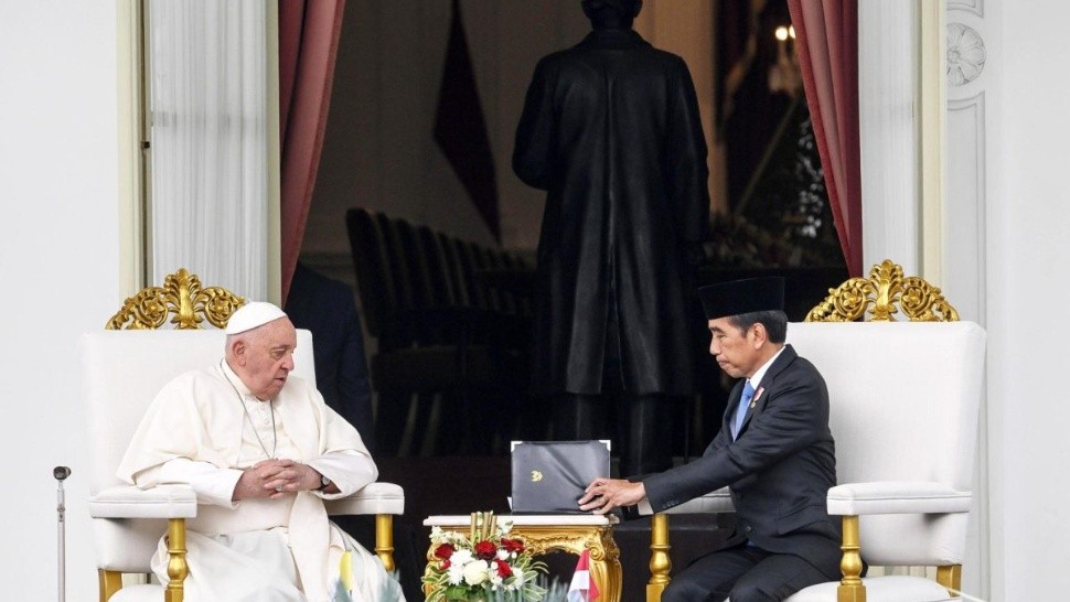 En su discurso en la capital indonesa, Jorge Bergoglio pidió promover la armonía entre las distintas religiones que existen en el mundo.