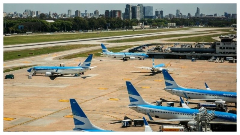 El paro afectará los servicios de la aerolínea de bandera desde las 12 del viernes hasta las 12 del sábado.