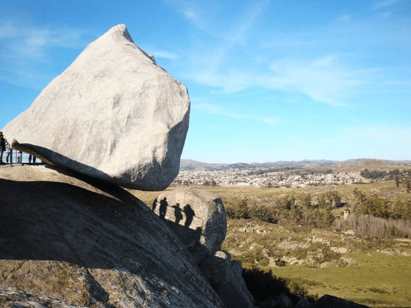  La histórica Piedra Movediza de Tandil.