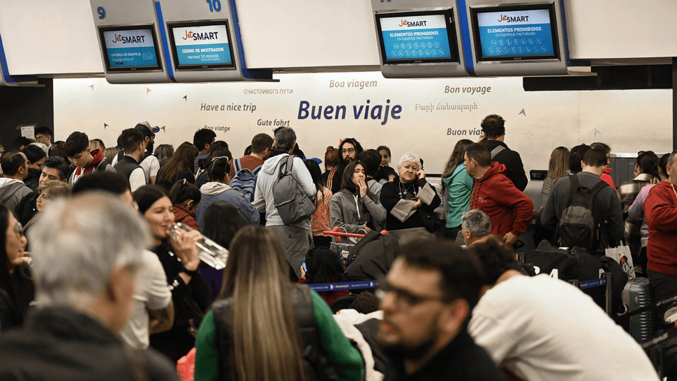 Comenzó el paro de pilotos y tripulantes en Aeroparque y Ezeiza: más de 37 mil pasajeros afectados y 319 vuelos cancelados