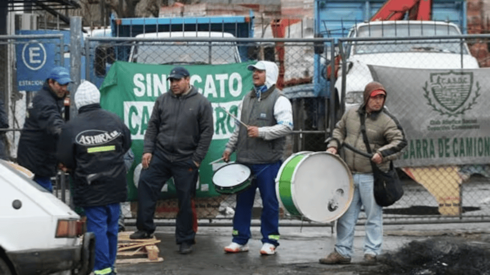 La resolución entró en vigencia en las últimas horas y habilita a convocar a la policía y a fuerzas federales para que actúen contra este tipo de protestas.