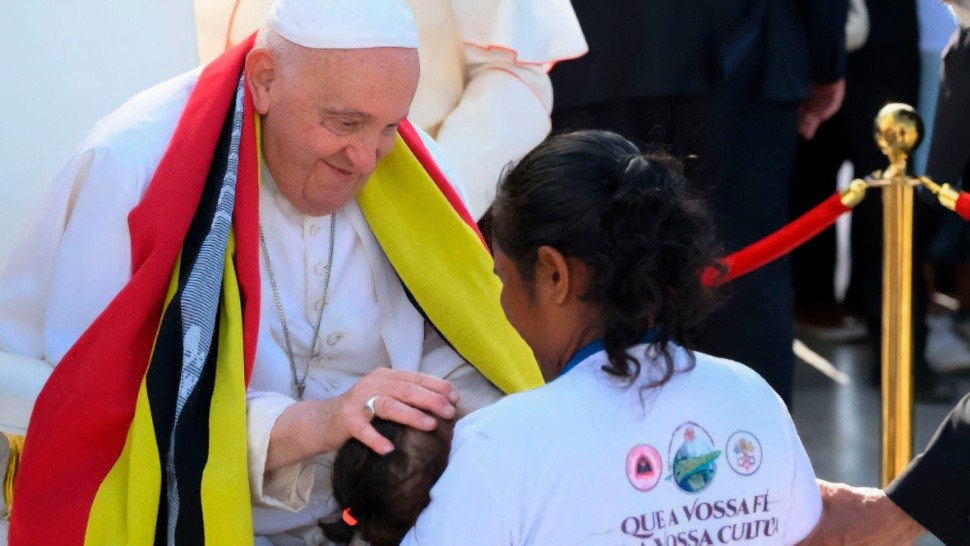 El Papa ofreció una misa ante una multitud en Timor Oriental.