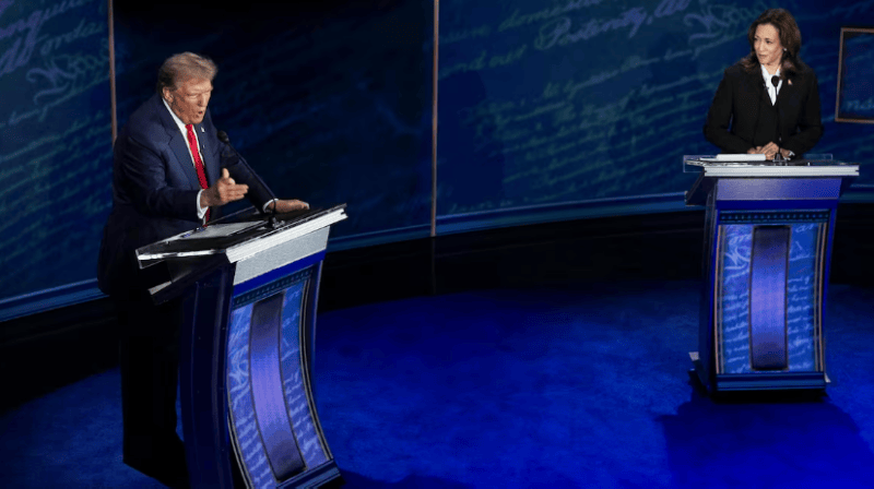  Donald Trump y Kamala Harris durante el debate presidencial (EFE).