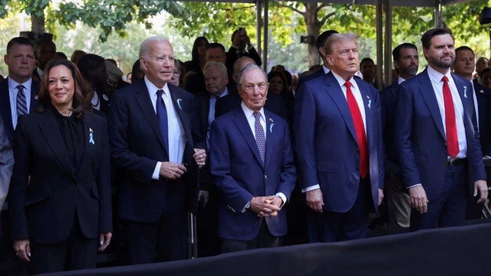 Los dos candidatos presidenciales estadounidenses, Kamala Harris y Donald Trump, coincidieron junto a Joe Biden en una nueva conmemoración de los atentados del 11 S (Foto: REUTERS/Mike Segar).