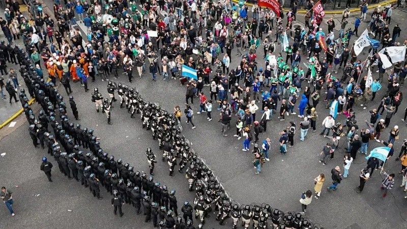  Más de 1000 efectivos participan del operativo de seguridad frente al   <a href='https://www.cronica.com.ar/tags/Congreso'>Congreso</a>.