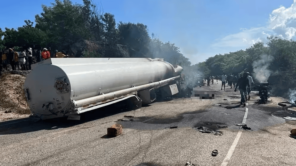 El camión que explotó transportaba gasolina.