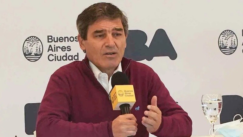 Fernán Quirós dio detalles sobre el proceso de registro para la vacunación, que iniciará mañana.