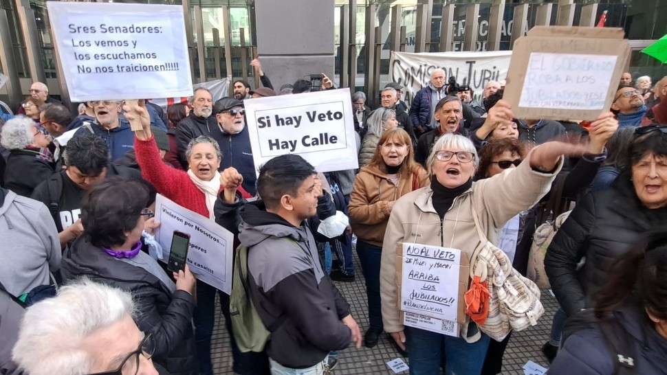 Primeros reclamos judiciales contra el veto presidencial a la reforma jubilatoria