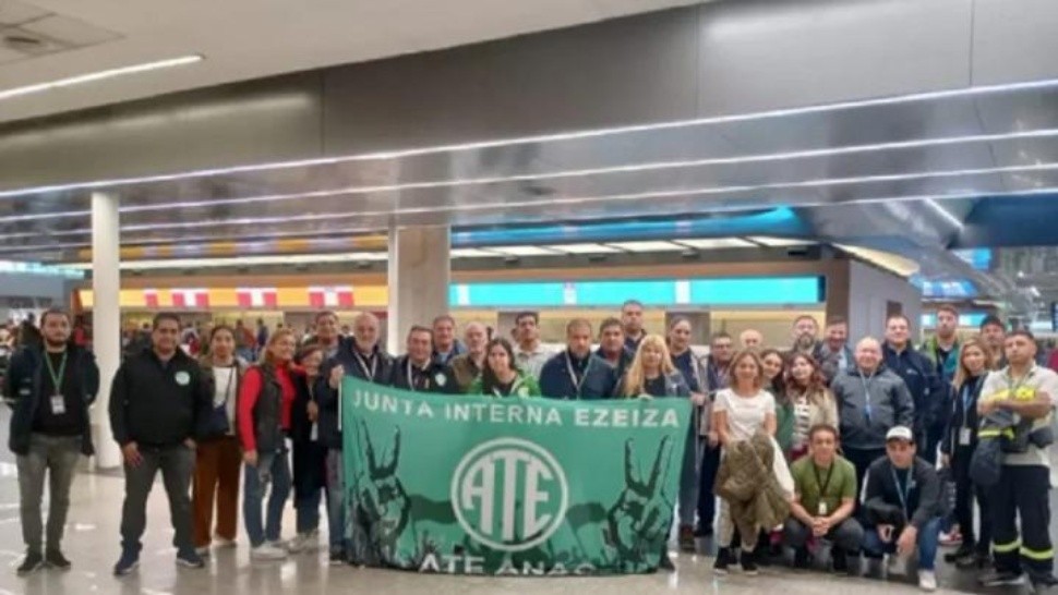 ESTOS TRABAJADORES REALIZAN SERVICIOS DE CONTROL TERRESTRE DE LOS AEROPUERTOS, ENTRE OTROS.