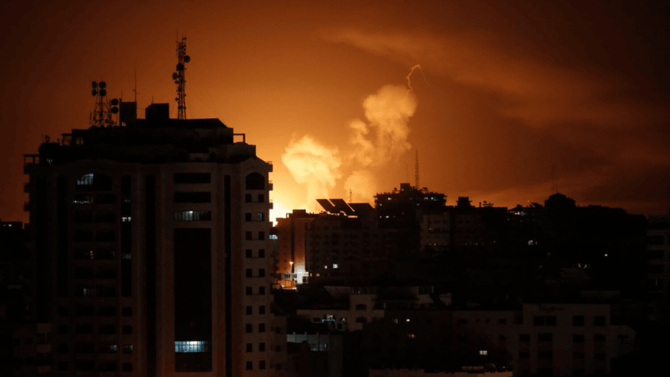 De noche, el ejército israelí bombardeó siete zonas de El Líbano.